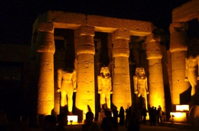 Espect&aacute;culo de luz y sonido en el Templo de Karnak