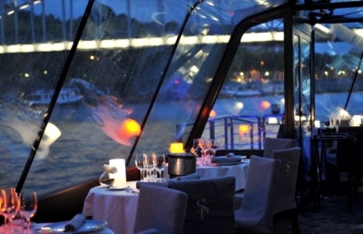 Cena en un Crucero